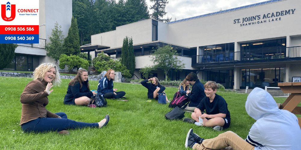 Trung học St. John's Academy, bang British Colombia, Canada